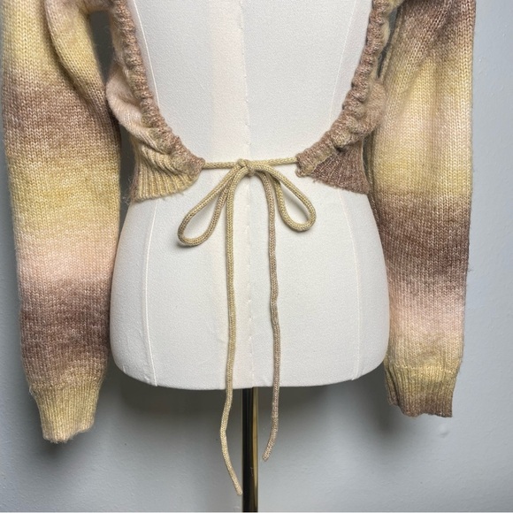 Et Clet Crop Sweater Peekaboo Back S
Fall Cozy Date - Picture 11 of 13